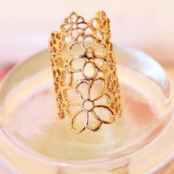Hollow Pattern Ring Korean Lace Rose Flower Ring - Picture 2 of 2